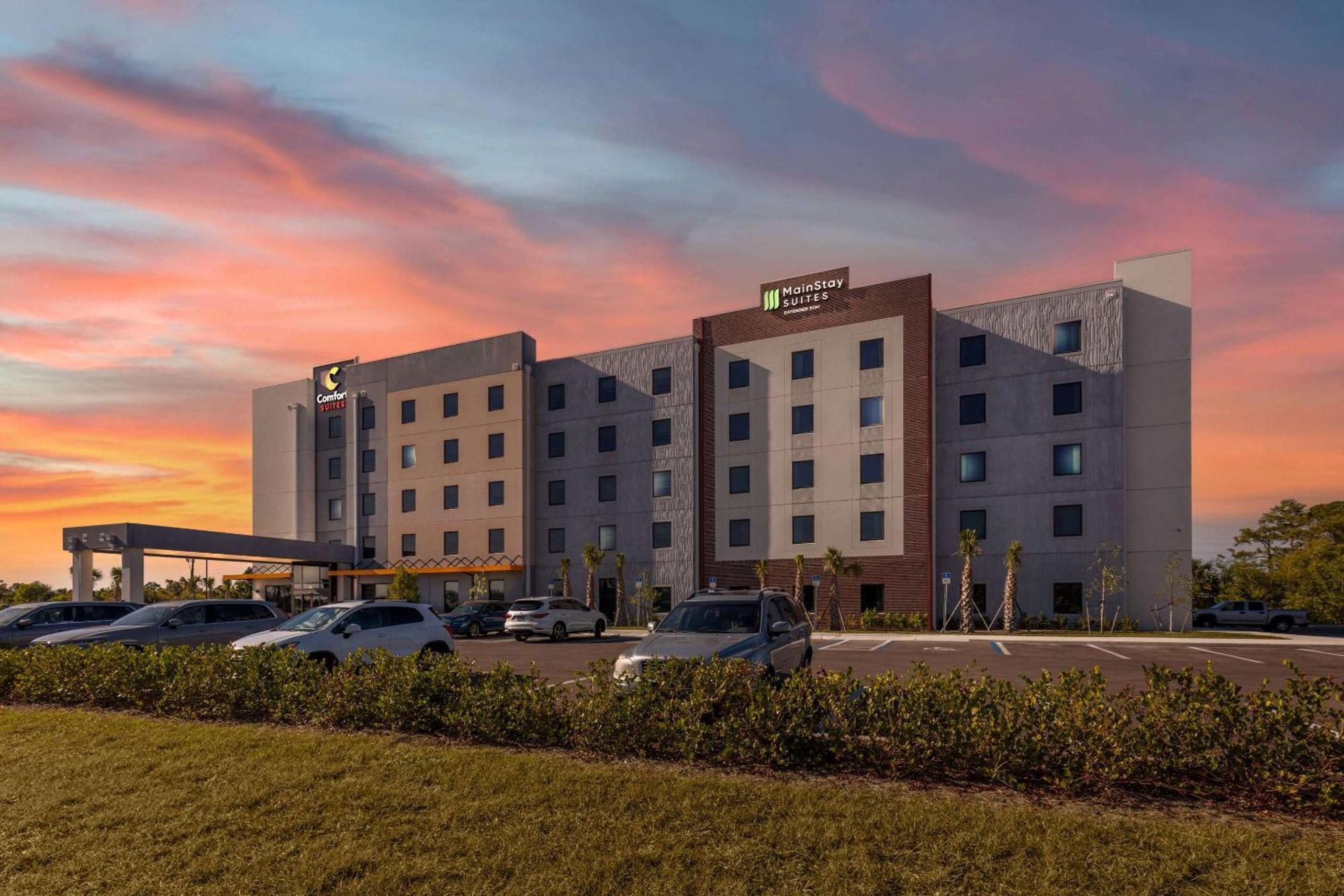 Comfort Suites Fort Myers East I-75 المظهر الخارجي الصورة